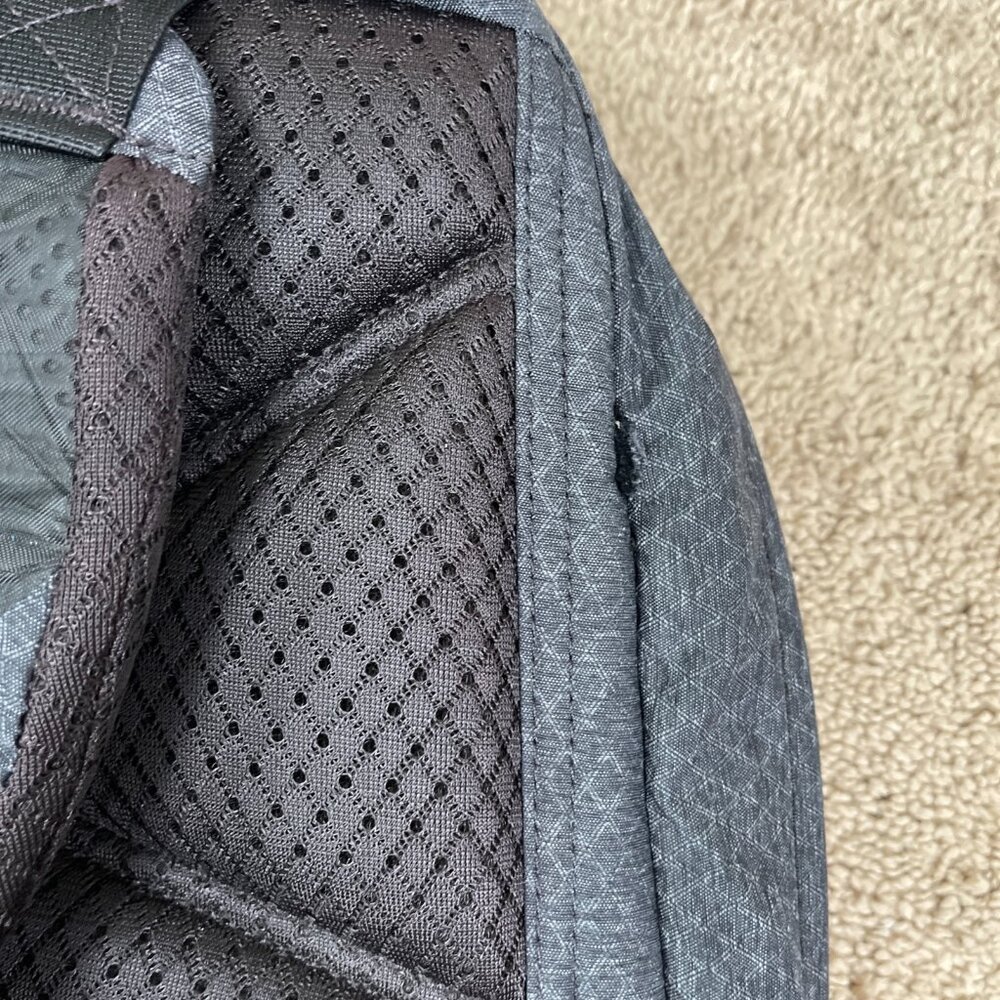 The North Face Recon Backpack Black Rose Gold School Gym Travel Laptop Work - Picture 5 of 14